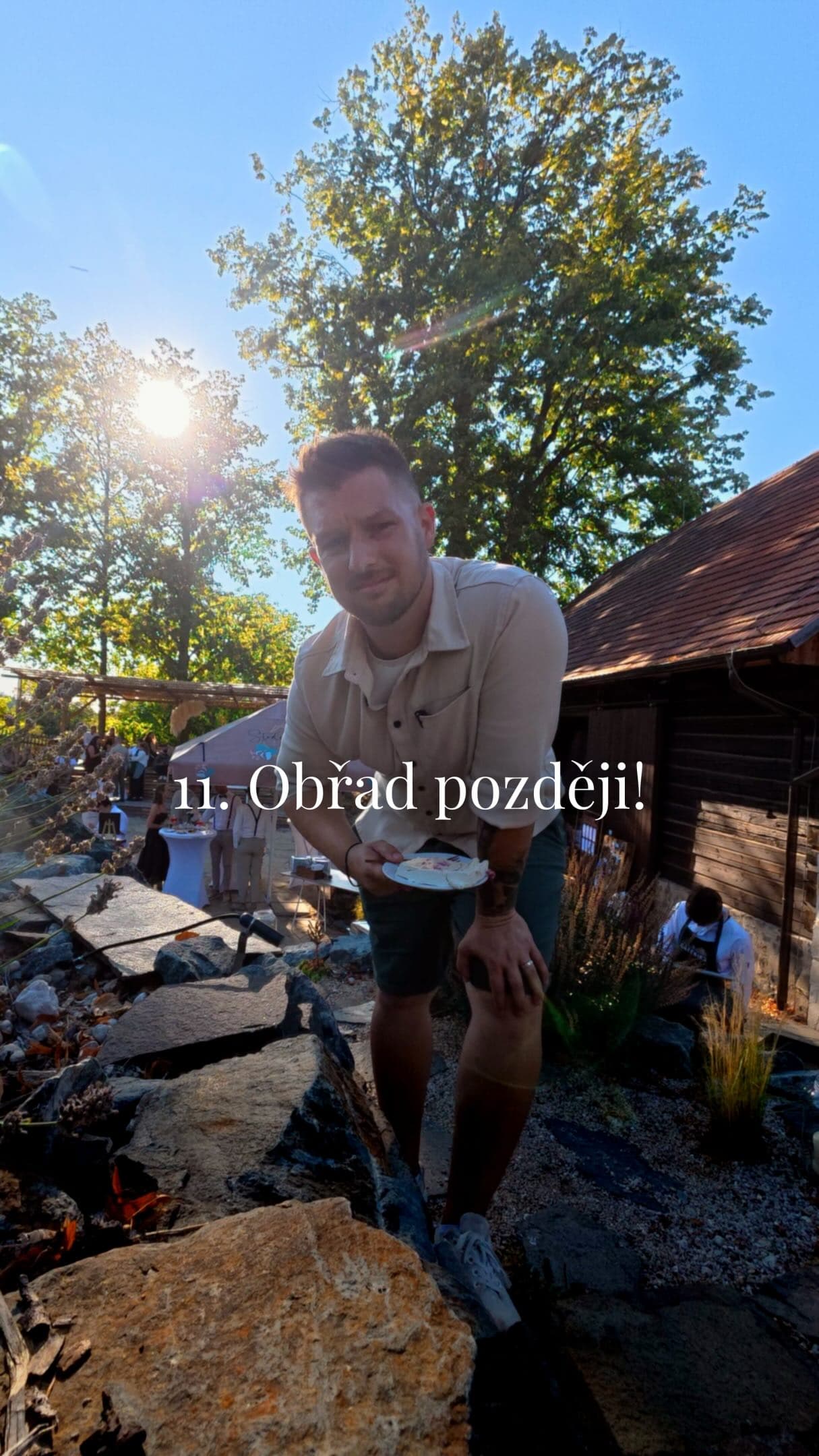 Kdy už konečně Češi pochopí, že svatební obřad ve 12:00 uprostřed léta je prostě PÍČOVINA?! 🥵😂 (pardon za ten výraz 😅)

Hosté se pečou, novomanželé se potí a polední slunce je noční můra každého fotografa i kameramana. ☀️

Obřad v 16:00? NAPROSTO V POHODĚ! 💍 A věřte mi, že vaše svatba bude mít pořád dost času na všechno!

Tak co? Tým 12:00, nebo 16:00? 👀👇

#svatba #svatebniobrad #svatebnitipy #svatebniinspirace #svatba2027